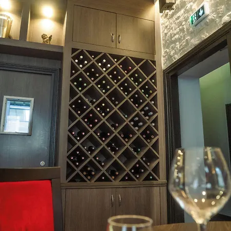 Logis -hotel & Restaurant De La Place 3*
