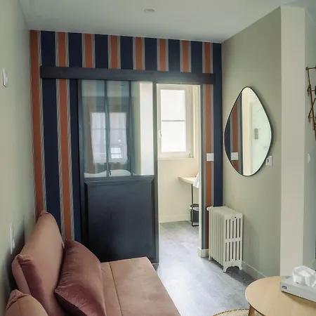 Logis -hotel & Restaurant De La Place Ξενοδοχείο Les Monts d'Aunay