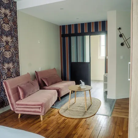 Logis -hotel & Restaurant De La Place 3*