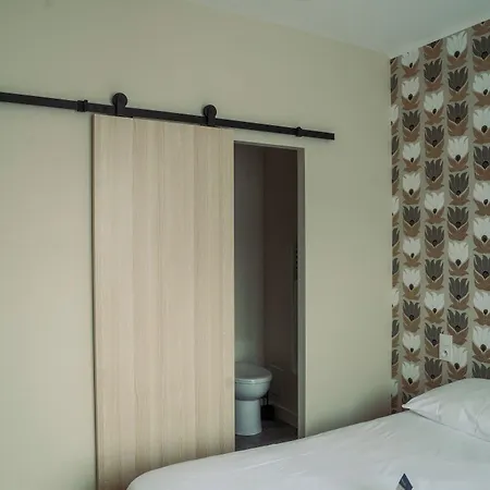 Logis -hotel & Restaurant De La Place Ξενοδοχείο