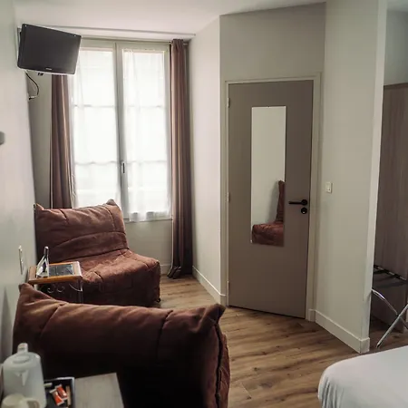 Logis -hotel & Restaurant De La Place 3*