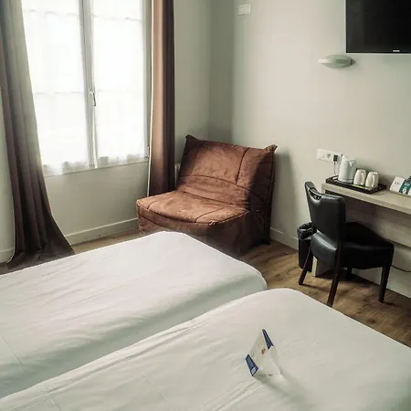 Logis -hotel & Restaurant De La Place Les Monts d'Aunay