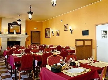 Logis -hotel & Restaurant De La Place Les Monts d'Aunay