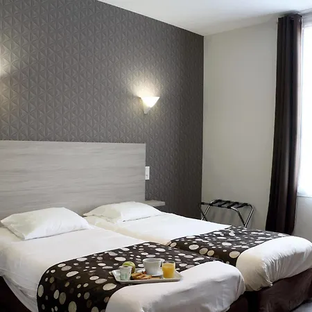 Logis -hotel & Restaurant De La Place 3*