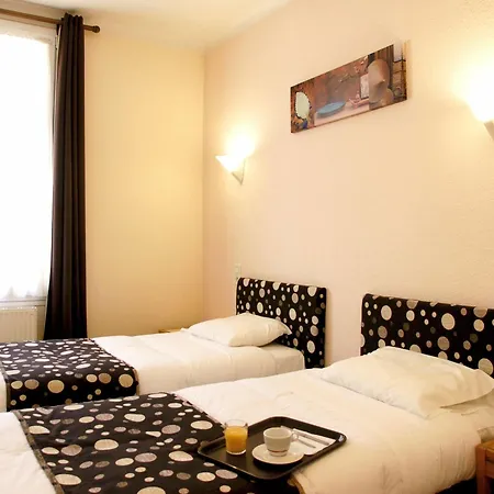 Logis -hotel & Restaurant De La Place فندق