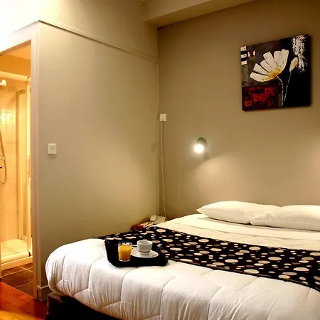 Logis -hotel & Restaurant De La Place מלון 3*