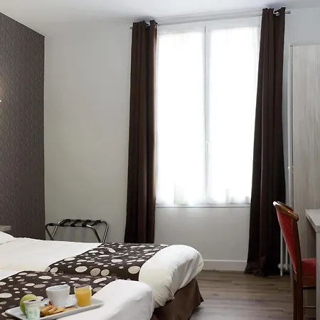 Logis -hotel & Restaurant De La Place Hotel 3*