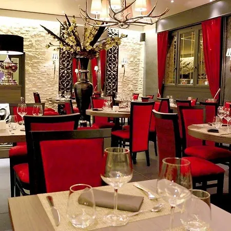 Logis -hotel & Restaurant De La Place Ξενοδοχείο 3*