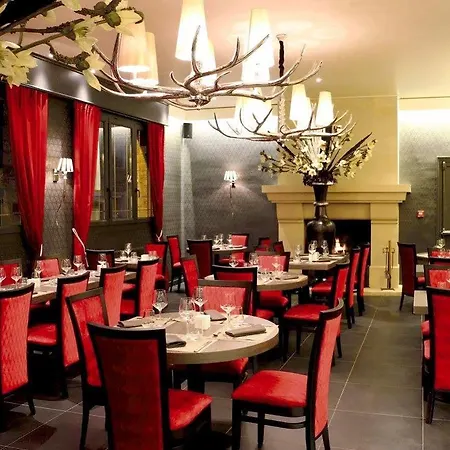 Ξενοδοχείο Logis -hotel & Restaurant De La Place Les Monts d'Aunay