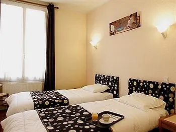 Logis -hotel & Restaurant De La Place 3* Les Monts d'Aunay