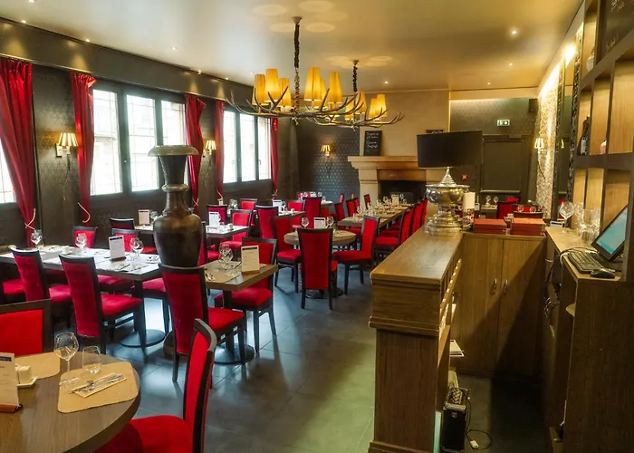 Logis -hotel & Restaurant De La Place Les Monts d'Aunay