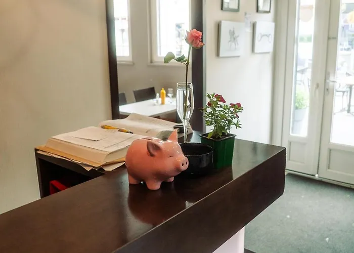 Logis -hotel & Restaurant De La Place מלון 3*