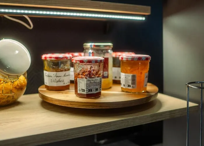 מלון Logis -hotel & Restaurant De La Place אונאי-סור-אודון