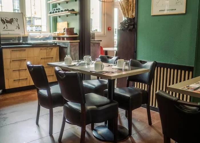 Logis -hotel & Restaurant De La Place Les Monts d'Aunay