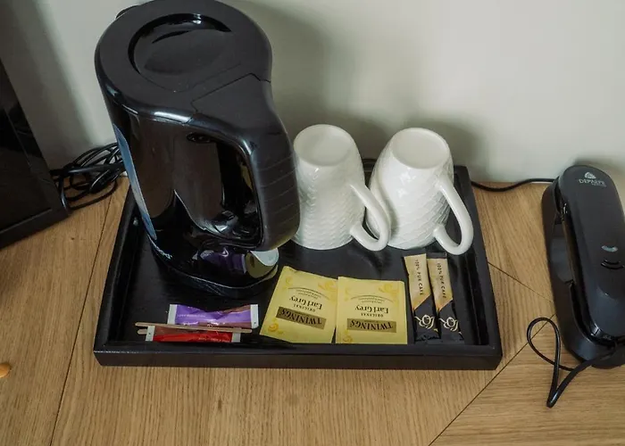 Logis -hotel & Restaurant De La Place מלון