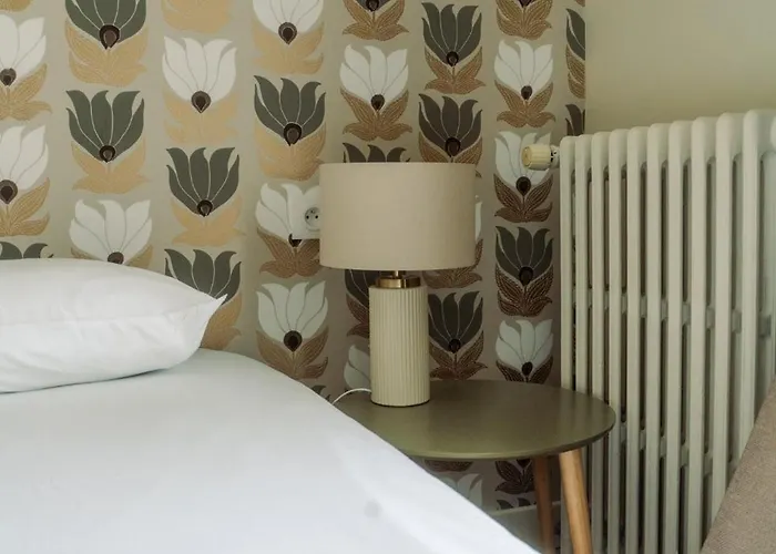 מלון Logis -hotel & Restaurant De La Place