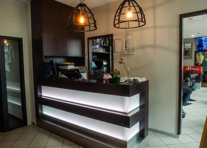 Logis -hotel & Restaurant De La Place 3*