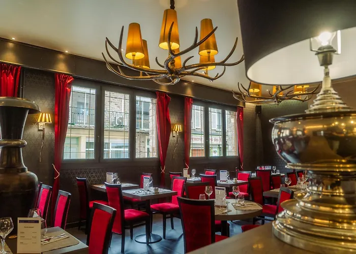 Logis -hotel & Restaurant De La Place 3* Les Monts d'Aunay