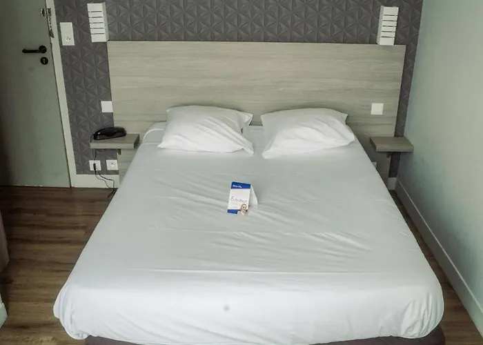 Hotel Logis -hotel & Restaurant De La Place