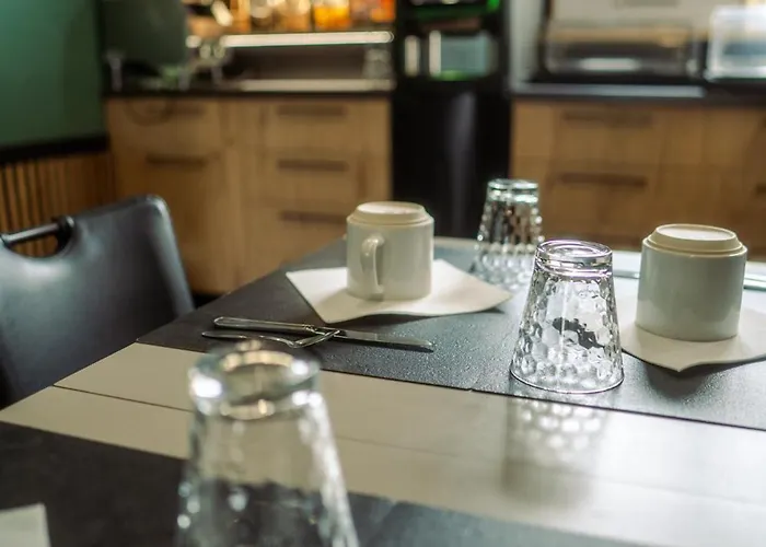 Logis -hotel & Restaurant De La Place Hotel 3*