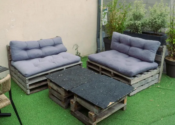 Logis -hotel & Restaurant De La Place Hotel Les Monts d'Aunay