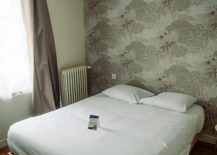 מלון Logis -hotel & Restaurant De La Place אונאי-סור-אודון