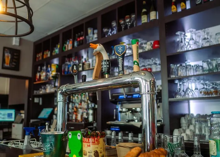 Logis -hotel & Restaurant De La Place 3*