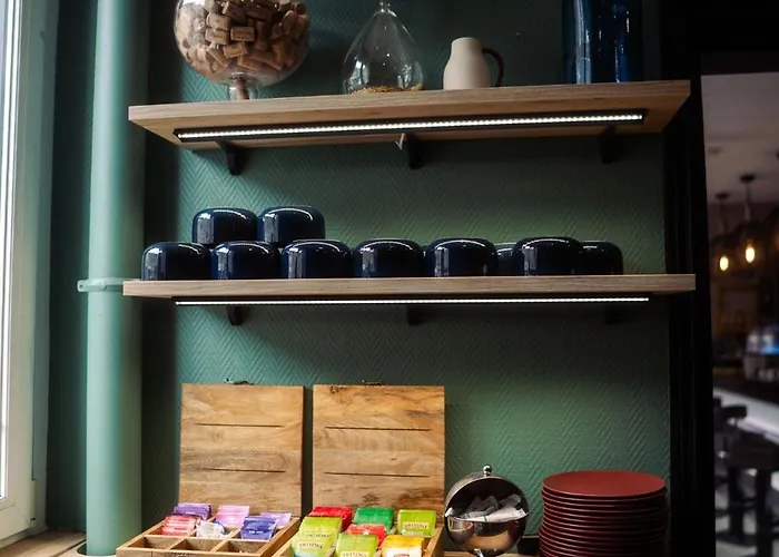 Logis -hotel & Restaurant De La Place מלון