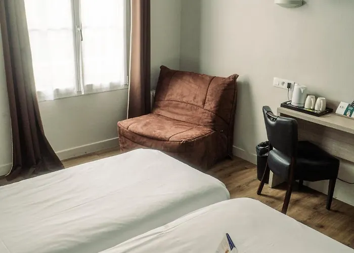 מלון Logis -hotel & Restaurant De La Place