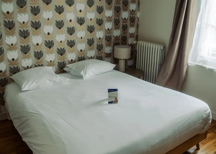 Logis -hotel & Restaurant De La Place מלון 3*