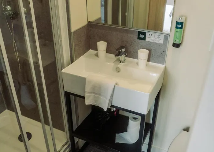 Hotel Logis -hotel & Restaurant De La Place 3*