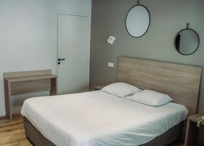 Logis -hotel & Restaurant De La Place Hotel Les Monts d'Aunay