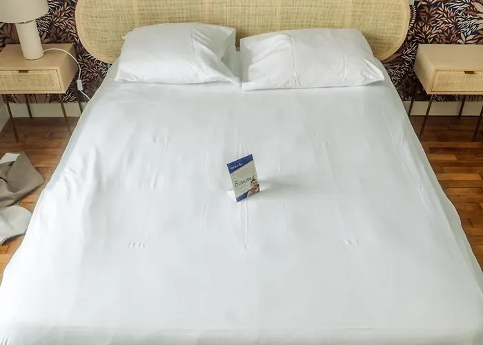 Hotel Logis -hotel & Restaurant De La Place