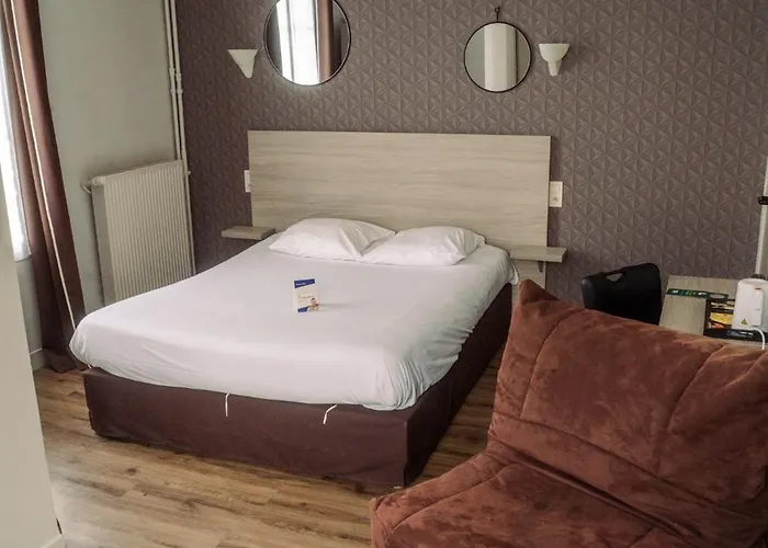 Logis -hotel & Restaurant De La Place Hotel 3*