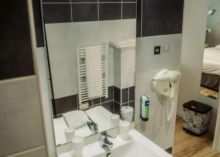 Logis -hotel & Restaurant De La Place Hotel Les Monts d'Aunay