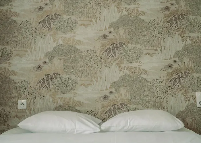 Logis -hotel & Restaurant De La Place 3*