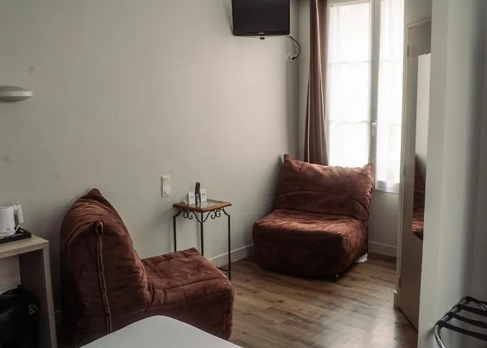 Hotel Logis -hotel & Restaurant De La Place