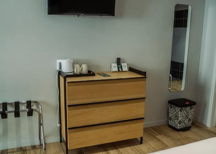 Logis -hotel & Restaurant De La Place 3*