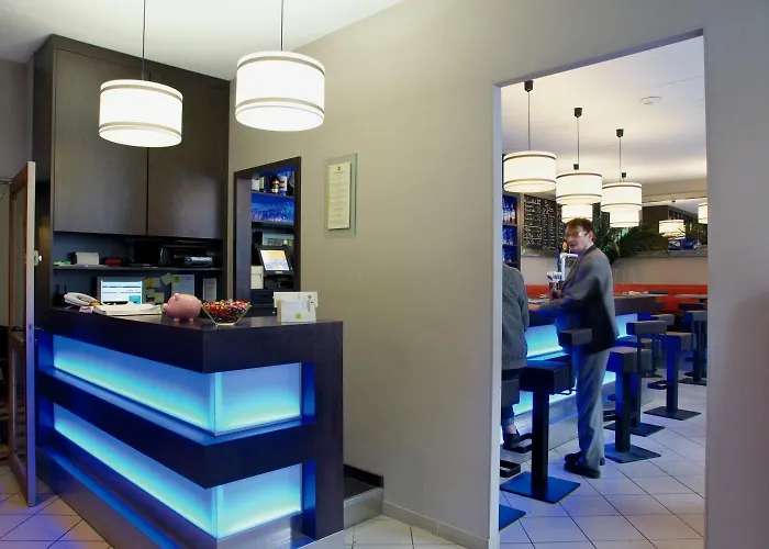 Logis -hotel & Restaurant De La Place 3* אונאי-סור-אודון