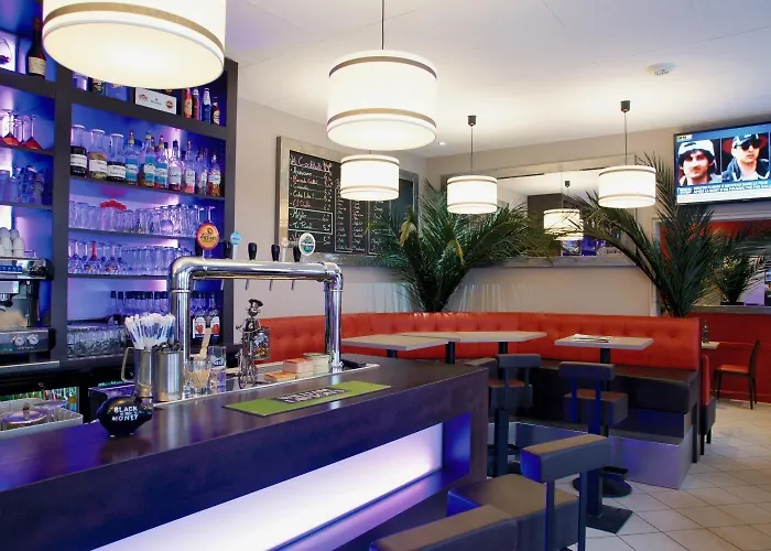 Logis -hotel & Restaurant De La Place אונאי-סור-אודון