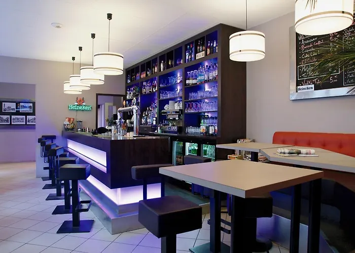 Hotel Logis -hotel & Restaurant De La Place Les Monts d'Aunay