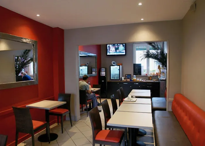 Logis -hotel & Restaurant De La Place Hotel Les Monts d'Aunay