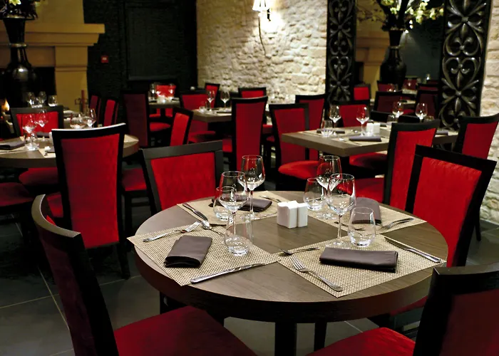 Logis -hotel & Restaurant De La Place Hotel