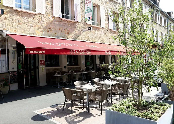 Hotel Logis -hotel & Restaurant De La Place Les Monts d'Aunay