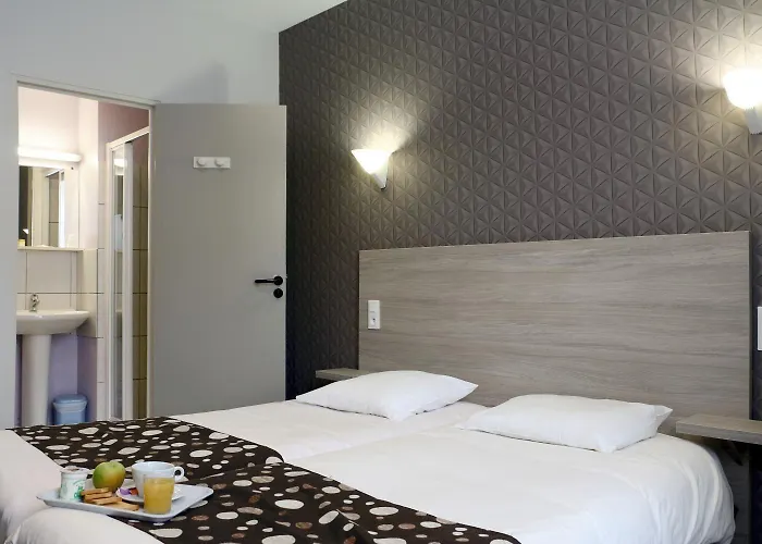 Logis -hotel & Restaurant De La Place Hotel Les Monts d'Aunay