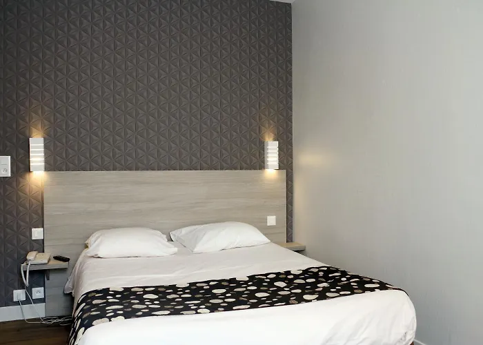 Logis -hotel & Restaurant De La Place 3*