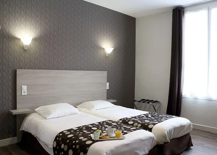 Logis -hotel & Restaurant De La Place Hotel