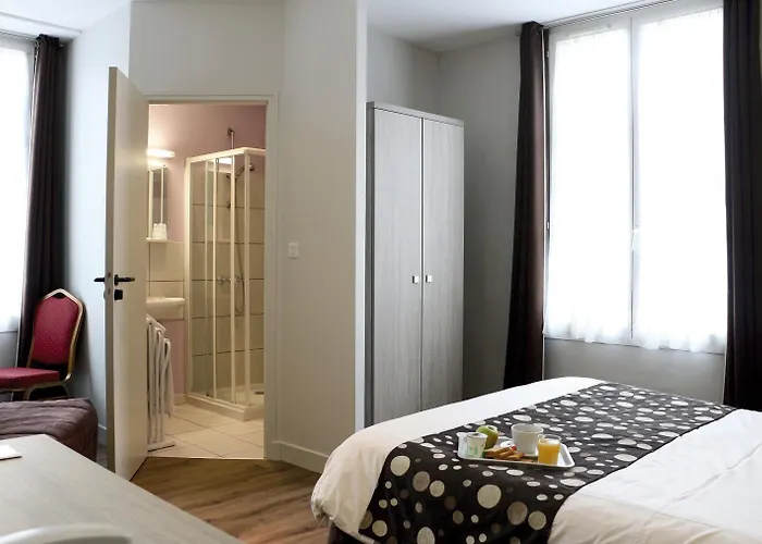 Logis -hotel & Restaurant De La Place 3*