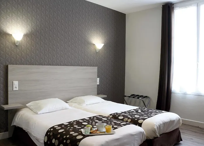 Logis -hotel & Restaurant De La Place 3*