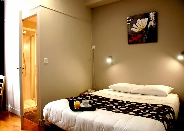 Logis -hotel & Restaurant De La Place מלון 3*